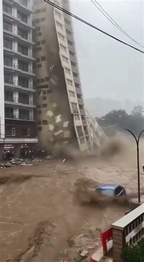 Unbelievable Flood DESTROYS Tall Building in Seconds