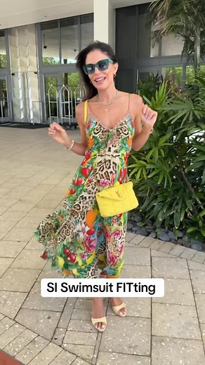 Today’s look for my @si_swimsuit fitting. #OOTD #sportsillustratedswimsuit #sportsillustrated #siswimsuit #miami #miamiera #miamivibes #electricpicks @electricpicks | Bethenny Frankel