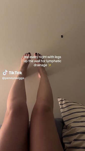 The best way to end the day 😴✨ Elevating your legs is a great way to facilitate the movement of lymph fluid back to the nodes! My legs get super swollen after working on my feet all day (plus I have a family history of swelling and venous issues 😩) I aim for at least 10 minutes and get instant relief from the discomfort from swelling 🫶🏼 If you’re on your feet all day or have any issues with fluid retention, give legs up the wall a go and let me know if it helps ✨ #skinadvice #swelling #lymph