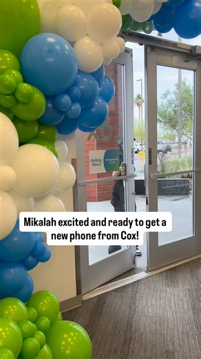 Christmas came early with a new phone from Cox 📞 @coxcommunications is giving you all the deals PLUS your chance to win tickets and a meet&greet with @jellyroll615 on NYE 🎉 📍Find your nearest Cox location today at KLUC.com #CoxPartner | 98.5 KLUC