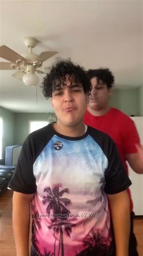 Broken neck prank😂😎#foryou #funnyvideos #funnymoments #foryoupage #brokenneckprank | Funny Moments Hub