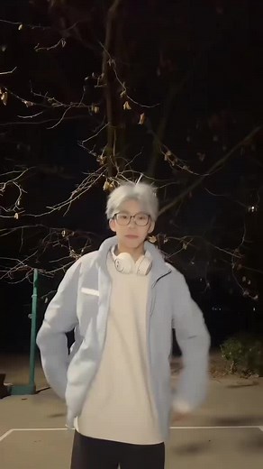 第一次尝试热门舞蹈，尽情舞动吧！