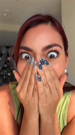 La misión de hoy es transformar esta blusa básica en un top tipo corset súper lindo el único obstáculo es que no se coser pero HOY lo voy a intentar 😩😅‼️ | Rebeca Mendiola