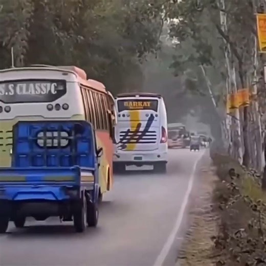 India’s Crazy Traffic! 🚗🛵