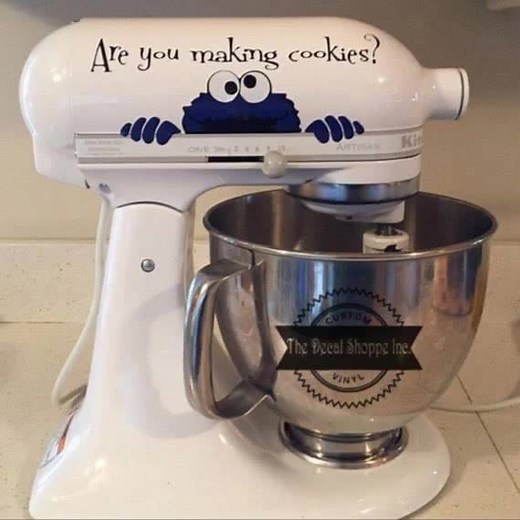 COOKIE MONSTER 🍪 Know anyone with a mixer like this? 😍 Get the decal here: (affiliate) --> http://rstyle.me/n/cpyfiab5zc7 . | Kitchen Crafty Fun