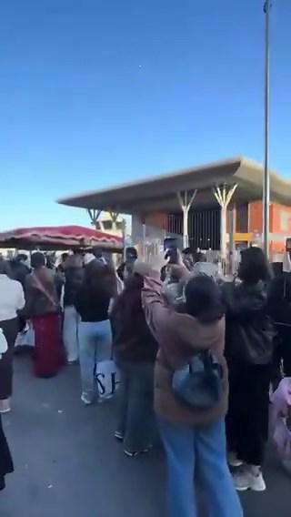 Mısırcı TikTok’ta canlı yayın açmaya başladı.On binlerce kadın tarafından izlenen fenomene, iki kadın hayranının 10 binden fazla hediye gönderdiği görüldü.— Bir yayında yaklaşık 1 milyon lira kazandığı tahmin ediliyor.