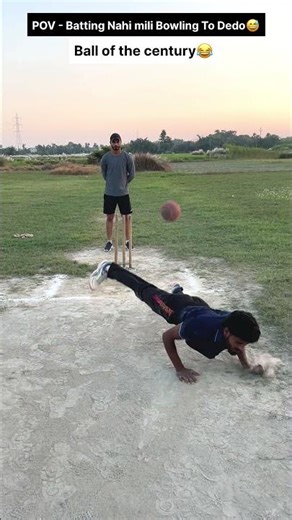 Ye bowler को अचानक क्या हो गया🥵Ball of the Century😂#shorts #cricket #comedy #viral #foryou #top