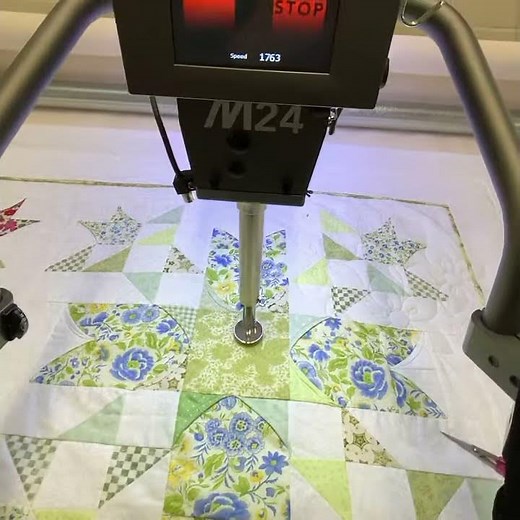 Longarm quilting INNOVA LONGARM with AUTOPILOT MACH 3