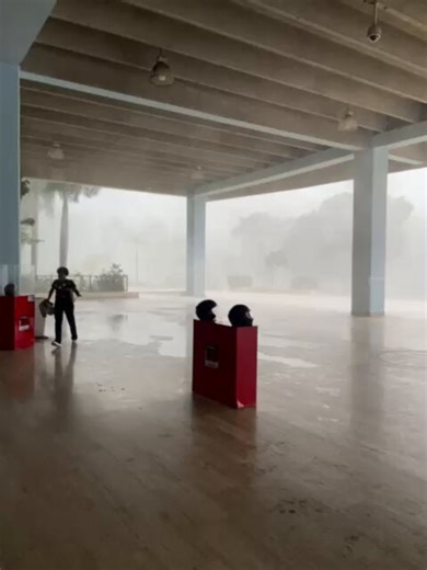 Biblioteca Pedro Mir de la UASD.Yo quisiera saber qué es lo que detectan los radares esos de INDOMET 🫤