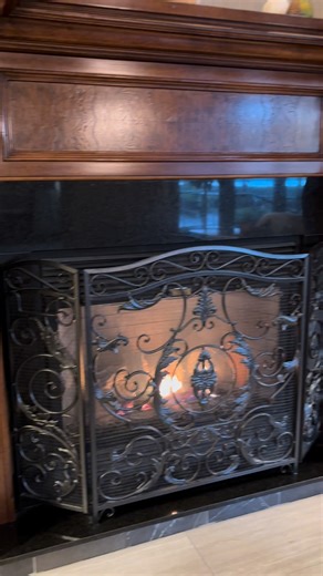 Arriving at Hotel Bellwether means friendly faces from the start! Our bellman is there to lend a hand, and as you step into the lobby, our front desk team is always ready to wave hello and make you feel right at home. Whether you’re checking in for a relaxing stay or just dropping by, we’re here to make your visit special from the very first moment. Come on in and experience the Bellwether welcome! #bellinghamexperience #hotelbellwether #bellinghambay | Hotel Bellwether