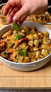 Creamy Chicken & Chorizo with Crispy Potatoes 🔥 This one’s next-level comfort food — creamy, rich, and packed with 56g of protein per serving 💪 Perfect for meal prep or a hearty family dinner! Comment ‘recipe’ and I’ll send you a link to the full written recipe 🙏 ⸻ 📊 Macros per Serve • Calories: 778 kcal • Protein: 56g • Fats: 40g • Carbs: 49g ⸻ 🛒 Ingredients (Serves 3) Chicken & Sauce: • 600g chicken thigh fillets • 2 tbsp taco seasoning • ½ red onion, diced • 3 cloves garlic, minced • 115