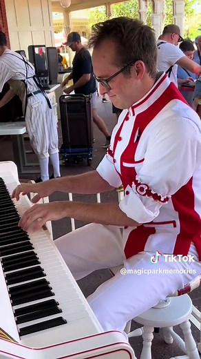 #Muppets #songss #lifesahappysong #rainbowconnection #musician #kermitthefrog #fozziebear #misspiggy #gonzo #wdw #muppettiktok #Grayson #vacation @Disney parks @HighScoreKevin