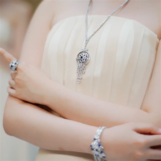 Rooted in Mr. Winston’s enduring vision, our design philosophy transforms gems into veritable works of art. Each jewel is a testament to decades of expertise—where traditional craftsmanship meets innovative design, creating pieces that are both timeless and transcendent. Schedule an appointment at one of the House’s salons to inquire further: https://harry-winston.visitlink.me/bKbr-v #HarryWinston #WinstonHighJewelry | Harry Winston