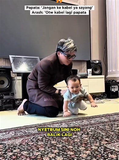 Arash vs Kabel: Ronde ke-100 🥊 Papata sampai kewalahan jagainnya, tapi Arashnya malah makin semangat. Ada yang anaknya hobi