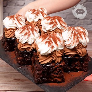 413K views · 2.7K reactions | 療  籠  Prăjitura Boema de post ✨ 癩 懶 Desert pufos și cremos cu cacao și cremă delicioasă și aromată | Rețetele Bunicii | Facebook