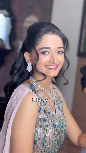 Pooja Makeover on Instagram: "Soft glam makeup with a radiant glow, subtle eyes, and a flawless finish for an effortlessly elegant look ✨💄 Style and makeup by - @pooja_makeover_place poojamakeoverplace #poojamakeover❤ #makeupbyreenalsheetal"