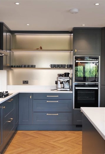 Gorgeous Luxury Kitchen for Hosting and Entertainment