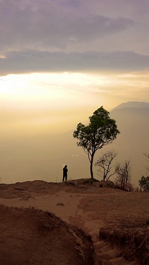 26K views · 408 reactions | It’s golden hour at Idukki and the world is beautiful!A great destination for nature lovers and adventure seekers, Idukki is a place you’ll return to time and again for your dose of rejuvenation. #Idukki #GoldenHour #Adventure #Destinations #KeralaReels2023 #KeralaTourism | Kerala Tourism | Facebook