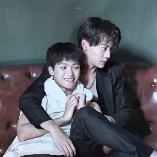 The way TianXuning won't even let go for a second and that hand size difference? 👀😝😍 #revengedlove