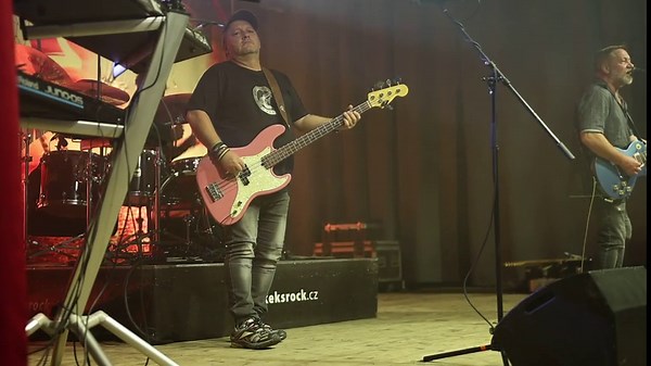 Vesnické sály i vyprodaná Lucerna. Teď se Keks chystá do Uhlířských Janovic