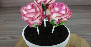 Mother's Day DIY: Flowerpot Cake With Rose Cake Pops