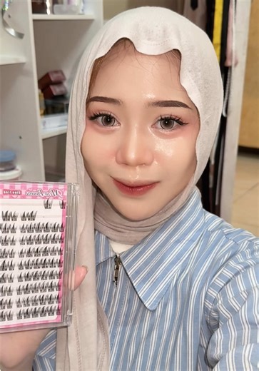 How to Apply Fake Lashes Like a Pro