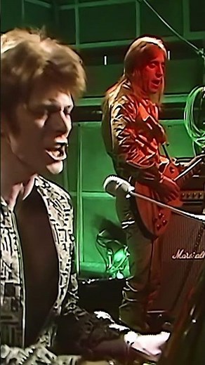 David Bowie - Oh! You Pretty Things on The Old Grey Whistle Test in 1972 #bowie #70s