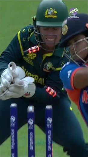 Sophie Molineux strikes first ball to break India's key opening stand 🔥 #T20WorldCup