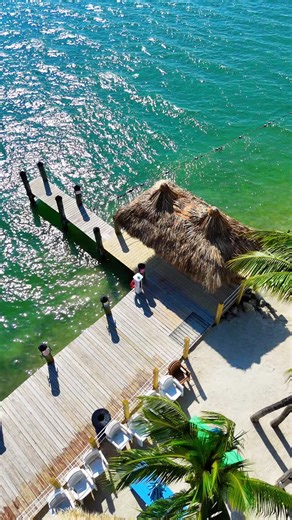 Gilbert’s Tiki Bar is a Florida Keys gem, where a waterfront restaurant meets sandy beach vibes. If you grew up in South Florida, this place needs no introduction. #gilbertsresort #keylargo #floridakeys #tikibar #beachbar | Gilbert's Resort Key Largo