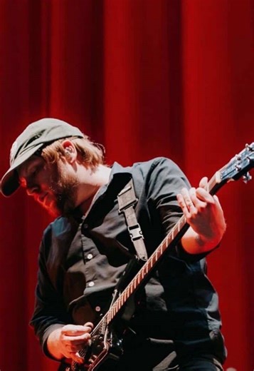 My phone almost exploded (soul punk) recording this #falloutboy #foryou #fyp #fob #mania