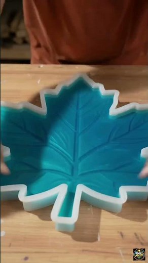 I Turned a Maple Leaf Into a Glowing Ocean Table! 🌊🍁✨ #Shorts