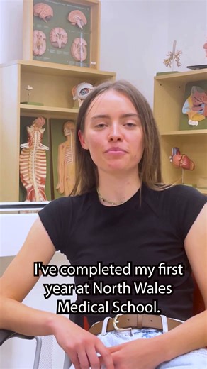 🎉 One year on! 💙 It is one year since the launch of the Medicine programme at Ysgol Feddygol / Medical School at Bangor University, marking an important milestone in expanding healthcare training and provision across the region. In its first year, the School welcomed its inaugural cohort of medical students, who are the first to undertake their full medical training in North Wales. Second-year students are already seeing the benefits of studying close to home or in North Wales and reflecting o