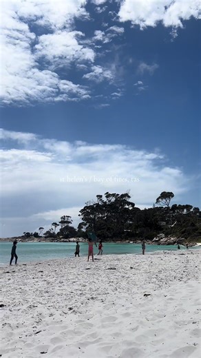 Tassie part three: the most beautiful beaches in bay of fires. Must visit Binalong bay! #tasmania #bayoffires #sthelens #tasmaniatravel #binalongbay