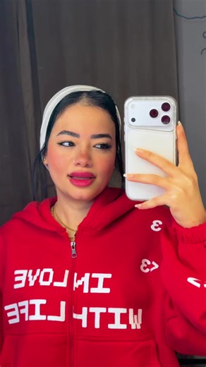 Hoodie and Shirt Styling Tips for a Chic Look