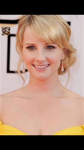 Melissa Rauch Comedy Journey and Television Impact “From small comedy stages to one of television’s most beloved ensembles, Melissa Rauch built her legacy with voice, wit, and persistence.” Born in New Jersey in 1980, she gained early attention performing stand-up and sketch comedy in New York before landing her breakout role in 2009 as Bernadette Rostenkowski-Wolowitz on “The Big Bang Theory.” Her character, known for sharp humor and a distinct voice, helped the series become one of the highest