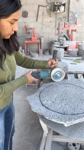 59K views · 1.4K reactions | Después de Fabricar este hermosa comal Artesanal de Piedra Volcánica Karina junto a su mamá Fabricaron una Deliciosa Carne Asada#cemcui#handmade#artisan#hechoamano#comal#volcanicstone#mothersday#carneasada#mexico#grill#griddle | Cemcui Artesanías | Facebook