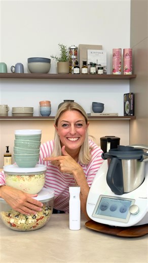 Rezepte & Tipps für den Thermomix® on Instagram: "***Gewinnspiel beendet*** Werbung – Gewinnspiel in Sicht! 😍✨ Du weißt ja, ich liebe die Produkte von Zwilling! Und genau deshalb habe ich gemeinsam mit @zwilling_de ein tolles Gewinnspiel für dich vorbereitet. 🍀 Zu gewinnen gibt es 3x das ZWILLING Fresh & Save Set – dein All-in-One-Vakuumsystem zum Zubereiten, Backen, Servieren und Aufbewahren. 🥗 ✨ So bleiben deine Lebensmittel bis zu 5x länger frisch – dank innovativer Vakuumtechnologie! 🤩 �