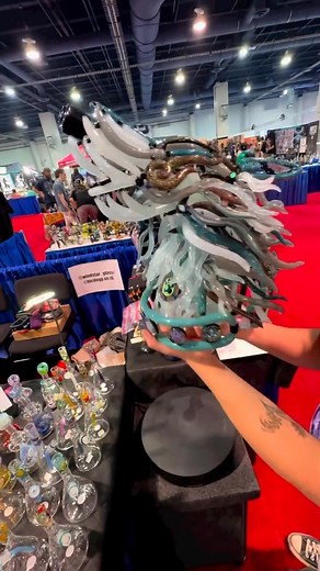 The Howl of the Blue Prism: A Dichroic Wolf Head Crafted From Intersecting Tubes of Light by Two Masters of the Flame! 🐺 🔥 ✨ 🎨 Windstar_Glass x HicDogg | GlassPorn