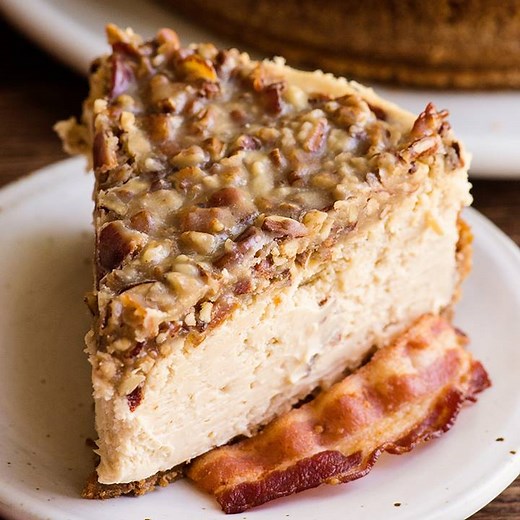 Maple bacon cheesecake - I seriously love it! Would you try it? https://ashleemarie.com/maple-bacon-cheesecake-recipe-video/ | Ashlee Marie
