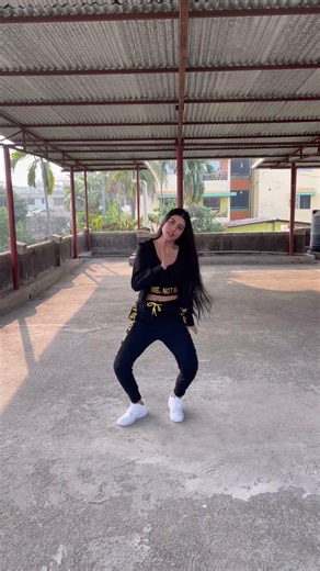 La Mamá De La Mamá Dance Cover | Golden | KYJ | #dance #viral #shorts #youtube #lamamádelamamá