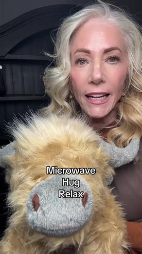Meet the weighted heated Highland cow everyone’s obsessed with. Pop it in the microwave, cuddle up, and melt the stress away. The gentle weight and soothing warmth make this the perfect comfort item for cold nights, anxiety, or winding down after a long day. #highlandcows #kidscomfort #kidstoy #wintermusthave #gifttok