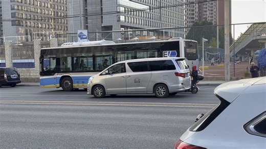 北京公交56路，西铁营进站+出站。