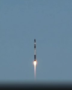 🚀 Lift-off! Rocket Lab’s Electron soars on its 70th mission from LC-1, carrying EchoStar Lyra-2 along with 4 confidential payloads to orbit. #Electron #RocketLab #SpaceLaunch #EchoStarLyra2 #Spaceflight #Mission70 #LC1 | ISRO Spaceflight Now
