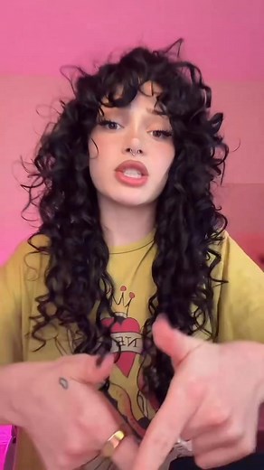 women's universal handshake #fbreelsfypシ゚viralfbreelsfypシ゚viral#entertainment | Little.warren | Facebook