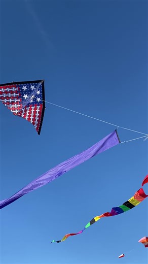 We love watching banner tails twirl in the wind! It’s so soothing. In this video a blue 75ft banner tail is being used as line laundry on a 19ft mesh delta! Both available in store and online. ….. We are a kite store and so much more located in Port Aransas, Tx. You’ll find kites, flags, beach shades, windsocks, yard art, toys, puzzles and more! 🪁 Fly It Port A 405 W Ave G Port Aransas, Tx