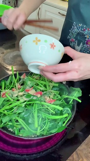 Thử thách còn gì nấu đó 🤪 #ellytran #elly #PhaiDepNgayNay #TỏChấtRiêng ##GiaDinhThanThuong #trending #CapCut