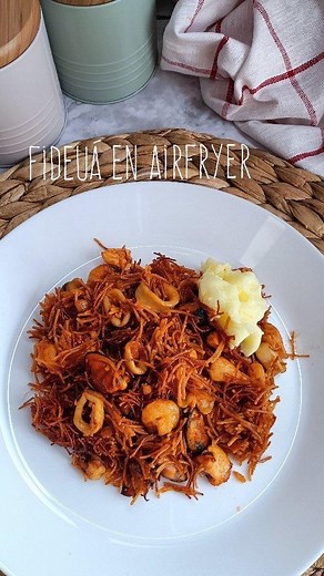ᴄᴏsᴏʀɪɴᴀɴᴅᴏ | 𝓒𝓸𝓬𝓲𝓷𝓪𝓻 𝓮𝓼 𝓶𝓲 𝓣𝓮𝓻𝓪𝓹𝓲𝓪 "𝓝𝓸𝓮𝓶𝓲" on Instagram: "FIDEUÁ EN AIRFRYER✨ Si valoras mi contenido apoya ❤️ comenta 💬 y comparte ✈️ ¡ Gracias Infinitas! ⌛ Tiempo 🌡️Grados Tostar Fideos: 190° / 6 min Sofrito Cebolla y Ajo: 200° / 5 min Gambas y Mejillones: 200º / 11 min Tomate Frito: 200º / 4 min Fideos y Caldo Pescado: 180º / 15 min Y LISTO! BUEN PROVECHO 🤤 #fy #fyp #fypシ #viral #cosori #fideua #fideuamixta #fideuademarisco #airfryer #freidoradeaire #recetasairfryer