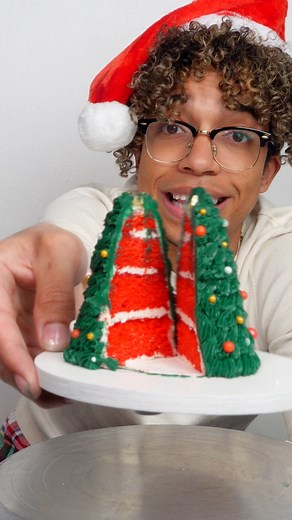 118K views · 4.8K reactions | Mini Christmas Tree Cake浪Who has a glam tree and who has a fun tree? #cakedecorating #everythingjustbaked #passaic #passaicnj #blackbusniess #blackbaker #baking #blackbakery #youngentrepuners #blackentrepuner #desserts #celebritycake | Everything Just Baked | Facebook