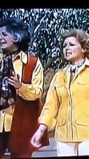 BETTY WHITE AND BEA ARTHUR IMPROMTU BROADWAY TAP DANCE