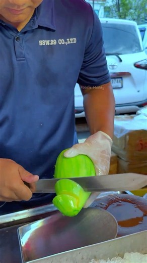 Big Crunchy Mango Cutting – So Fresh & Sour!